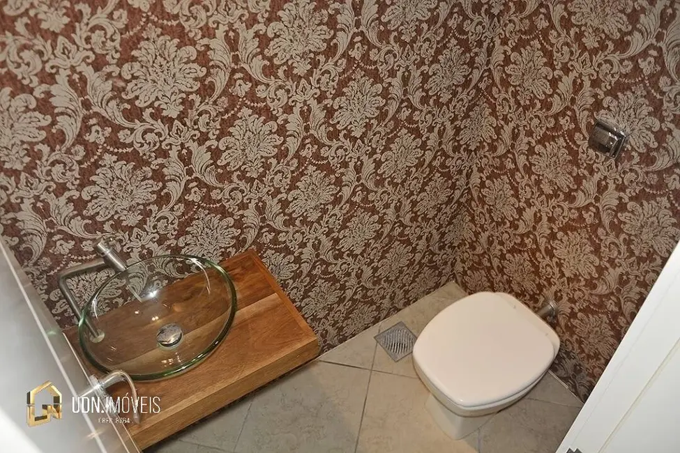 Casa de Condomínio com 3 quartos para alugar em Vorstadt, Blumenau - SC - imagem 7 Foto 7 de Casa de Condomínio com 3 quartos para alugar em Vorstadt, Blumenau - SC