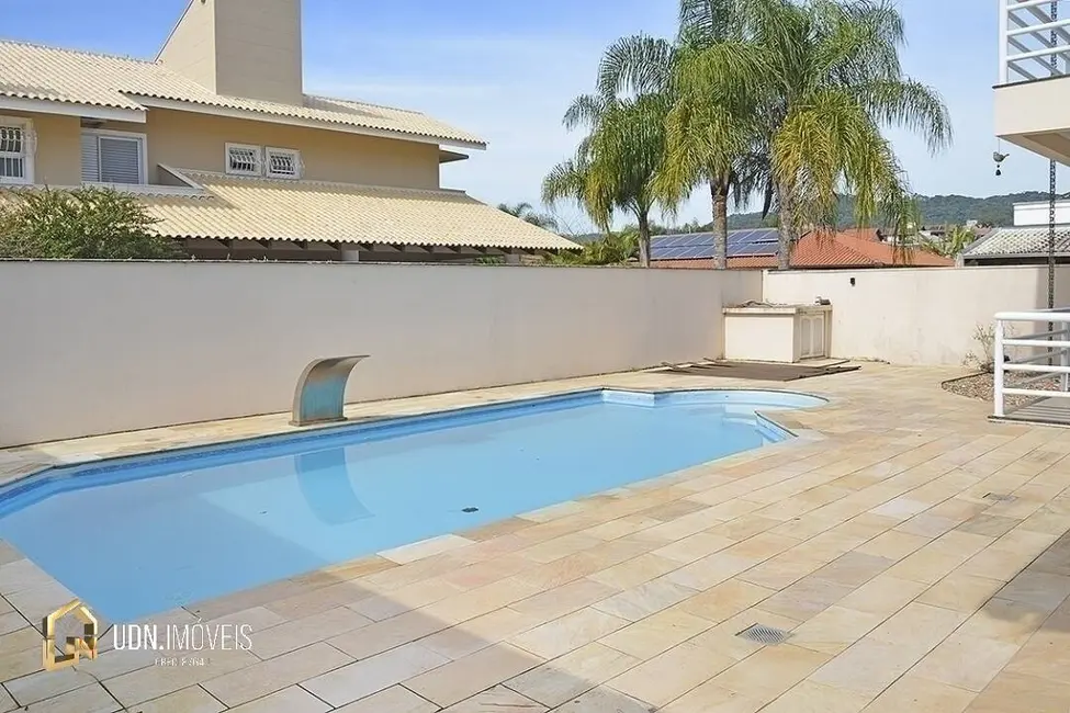 Casa de Condomínio com 3 quartos para alugar em Vorstadt, Blumenau - SC - imagem 3 Foto 3 de Casa de Condomínio com 3 quartos para alugar em Vorstadt, Blumenau - SC