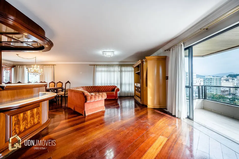 Apartamento com 3 quartos para alugar, 280m2 em Ponta Aguda, Blumenau - SC - imagem 8 Foto 8 de Apartamento com 3 quartos para alugar, 280m2 em Ponta Aguda, Blumenau - SC