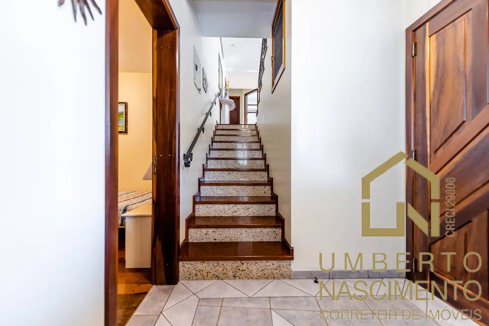 Casa com 4 quartos à venda, 410m2 em Velha, Blumenau - SC - imagem 9 Foto 9 de Casa com 4 quartos à venda, 410m2 em Velha, Blumenau - SC