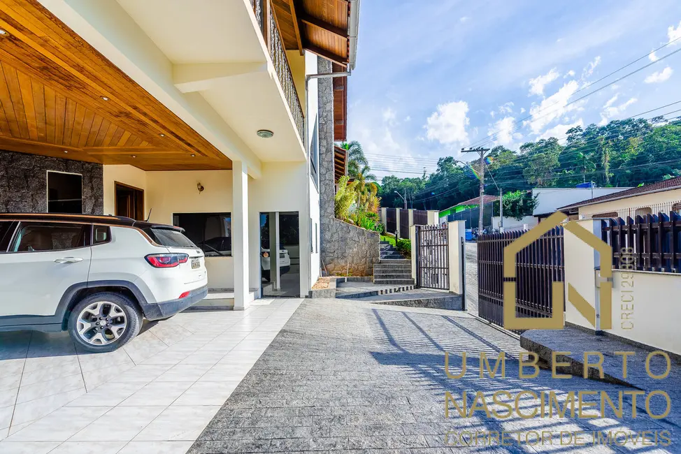 Casa com 4 quartos à venda, 410m2 em Velha, Blumenau - SC - imagem 5 Foto 5 de Casa com 4 quartos à venda, 410m2 em Velha, Blumenau - SC