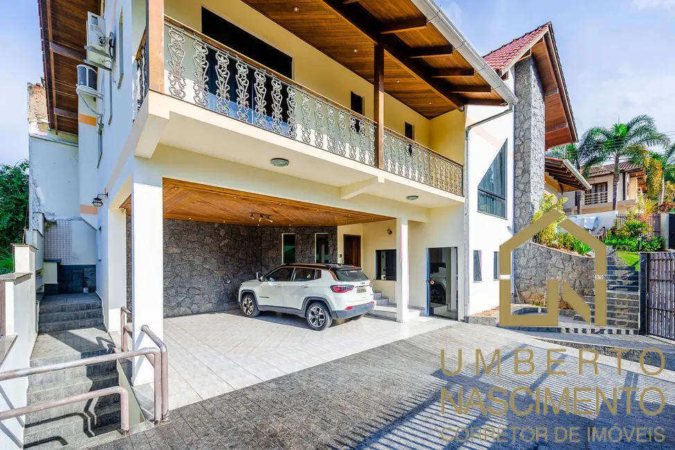 Casa com 4 quartos à venda, 410m2 em Velha, Blumenau - SC - imagem 4 Foto 4 de Casa com 4 quartos à venda, 410m2 em Velha, Blumenau - SC