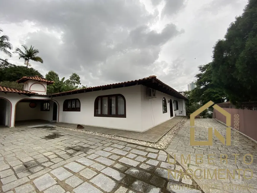 Casa com 4 quartos à venda, 650m2 em Centro, Blumenau - SC - imagem 7 Foto 7 de Casa com 4 quartos à venda, 650m2 em Centro, Blumenau - SC