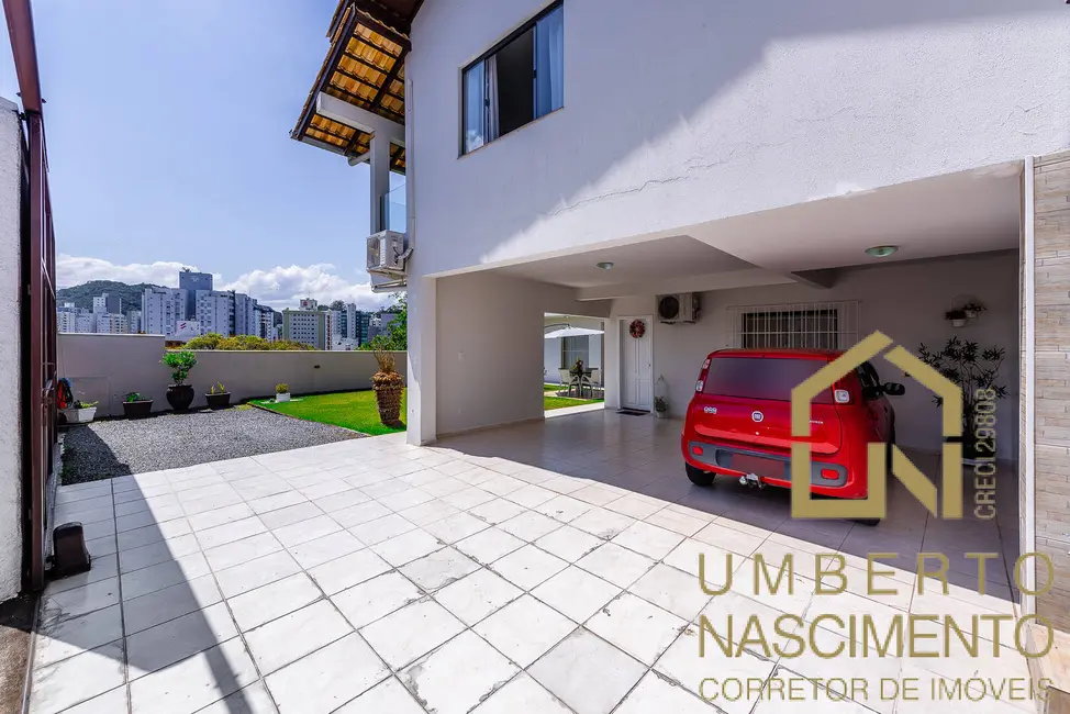 Casa com 3 quartos à venda, 220m2 em Centro, Blumenau - SC - imagem 9 Foto 9 de Casa com 3 quartos à venda, 220m2 em Centro, Blumenau - SC