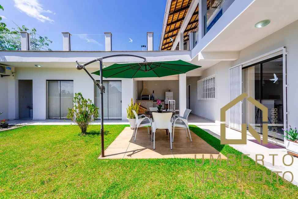 Casa com 3 quartos à venda, 220m2 em Centro, Blumenau - SC - imagem 5 Foto 5 de Casa com 3 quartos à venda, 220m2 em Centro, Blumenau - SC