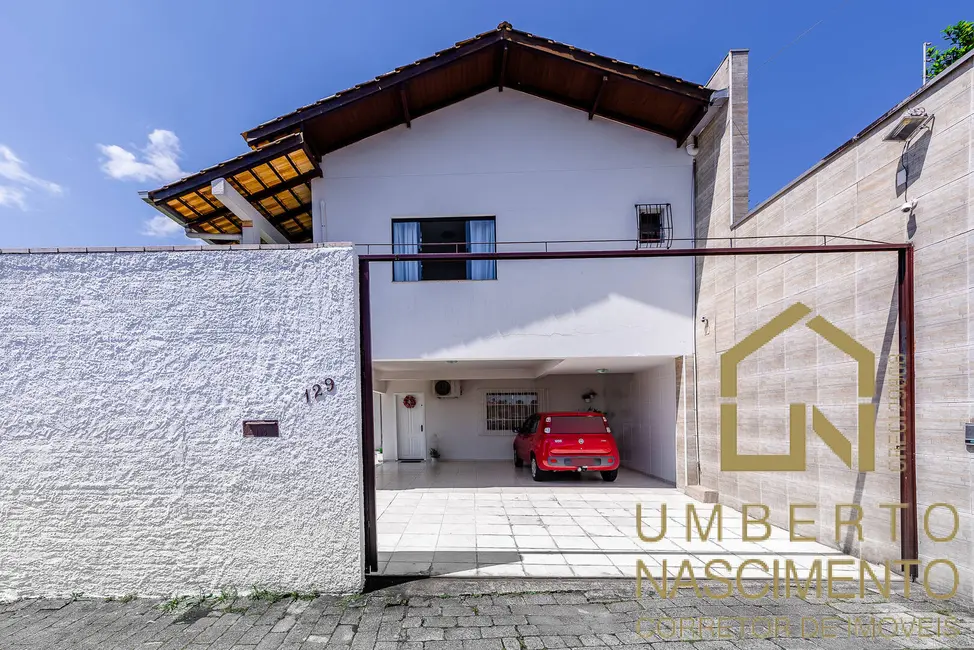 Casa com 3 quartos à venda, 220m2 em Centro, Blumenau - SC - imagem 7 Foto 7 de Casa com 3 quartos à venda, 220m2 em Centro, Blumenau - SC