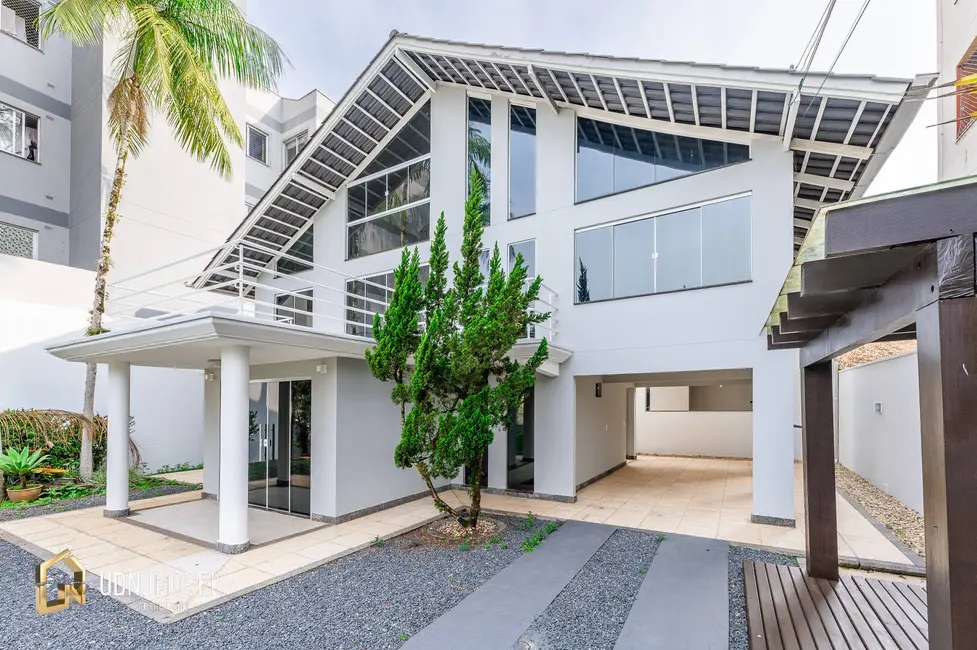 Casa com 3 quartos à venda, 235m2 em Velha, Blumenau - SC - imagem 6 Foto 6 de Casa com 3 quartos à venda, 235m2 em Velha, Blumenau - SC