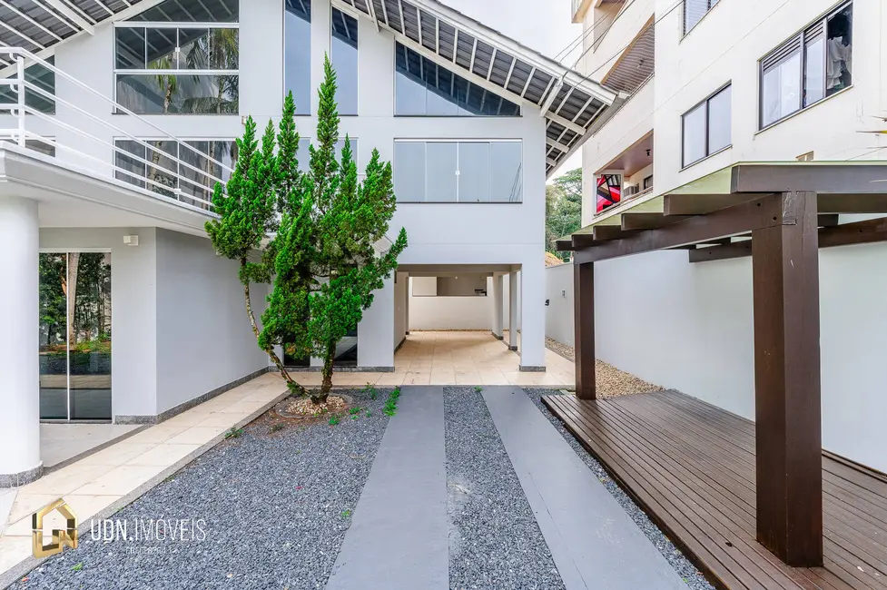 Casa com 3 quartos à venda, 235m2 em Velha, Blumenau - SC - imagem 4 Foto 4 de Casa com 3 quartos à venda, 235m2 em Velha, Blumenau - SC