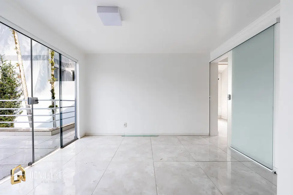 Casa com 3 quartos à venda, 235m2 em Velha, Blumenau - SC - imagem 9 Foto 9 de Casa com 3 quartos à venda, 235m2 em Velha, Blumenau - SC