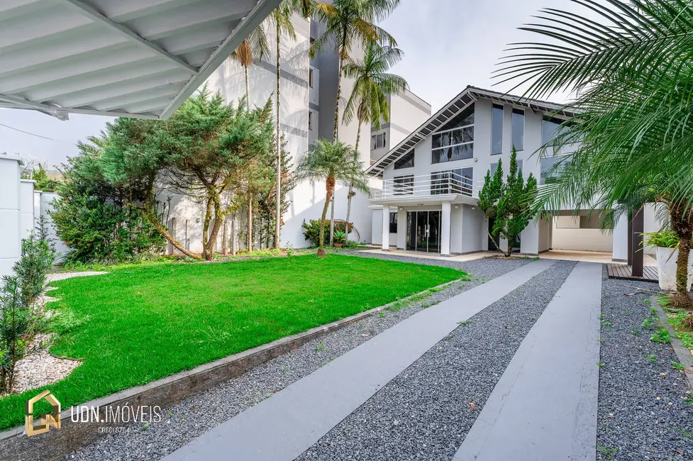 Casa com 3 quartos à venda, 235m2 em Velha, Blumenau - SC - imagem 3 Foto 3 de Casa com 3 quartos à venda, 235m2 em Velha, Blumenau - SC