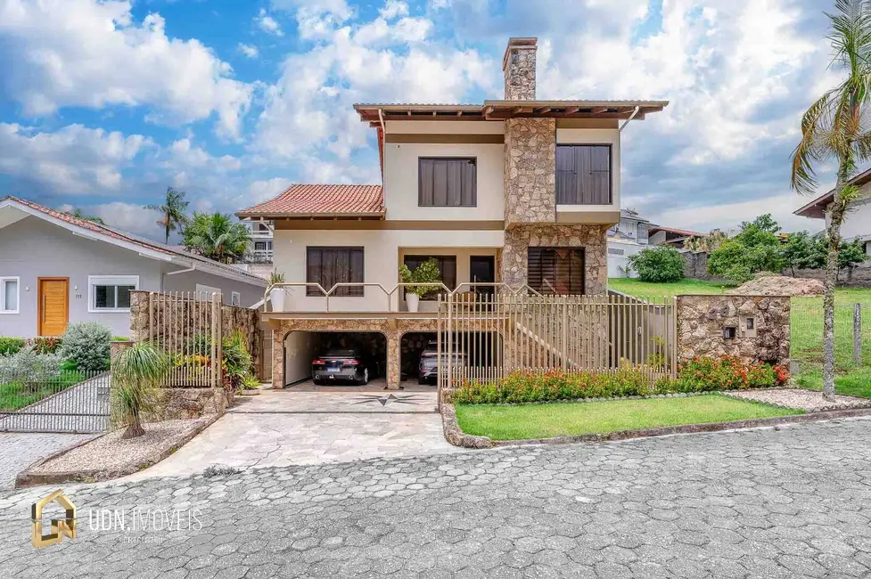 Casa de Condomínio com 3 quartos à venda, 229m2 em Vorstadt, Blumenau - SC - imagem 3 Foto 3 de Casa de Condomínio com 3 quartos à venda, 229m2 em Vorstadt, Blumenau - SC