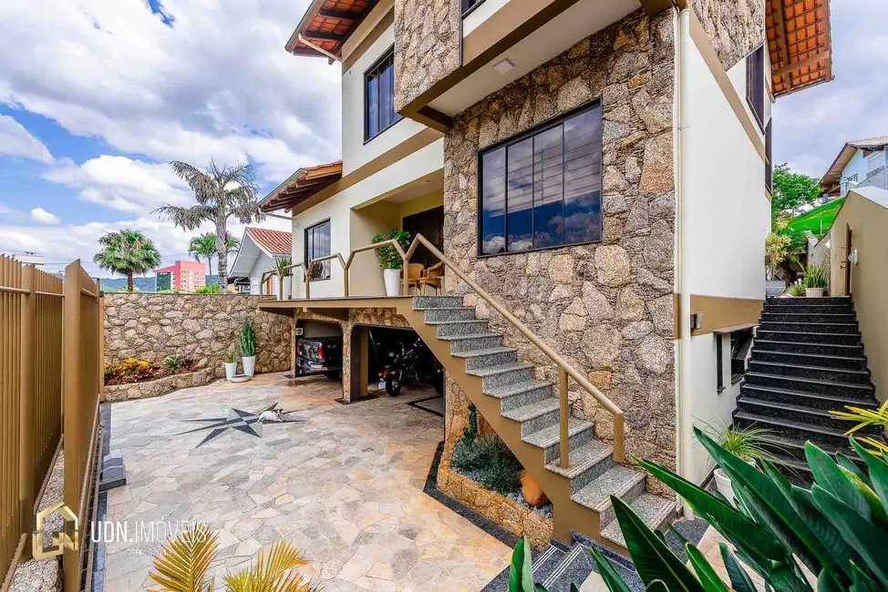Casa de Condomínio com 3 quartos à venda, 229m2 em Vorstadt, Blumenau - SC - imagem 4 Foto 4 de Casa de Condomínio com 3 quartos à venda, 229m2 em Vorstadt, Blumenau - SC