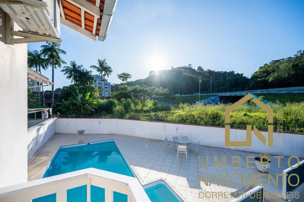 Casa com 4 quartos à venda, 365m2 em Velha, Blumenau - SC - imagem 9 Foto 9 de Casa com 4 quartos à venda, 365m2 em Velha, Blumenau - SC