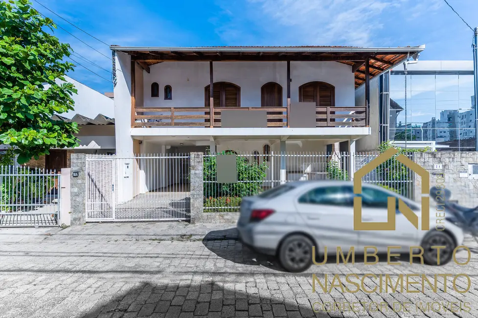 Foto 2 de Casa com 2 quartos para alugar, 291m2 em Vila Nova, Blumenau - SC