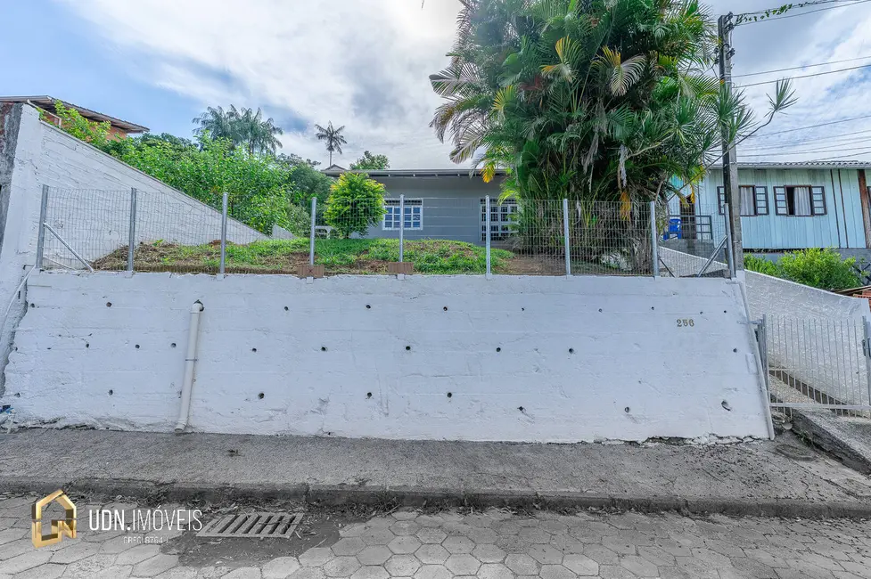 Foto 2 de Casa com 2 quartos à venda, 72m2 em Água Verde, Blumenau - SC