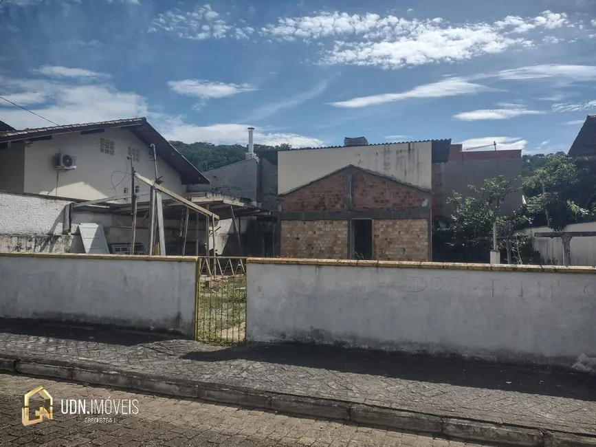 Foto 1 de Terreno / Lote à venda, 315m2 em Água Verde, Blumenau - SC