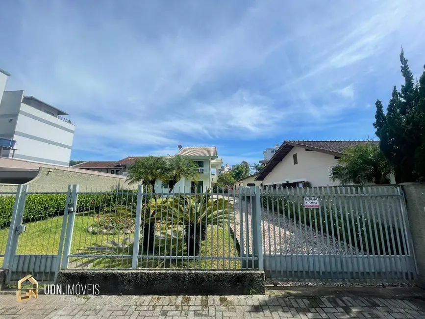 Casa com 4 quartos à venda, 675m2 em Garcia, Blumenau - SC - imagem 3 Foto 3 de Casa com 4 quartos à venda, 675m2 em Garcia, Blumenau - SC
