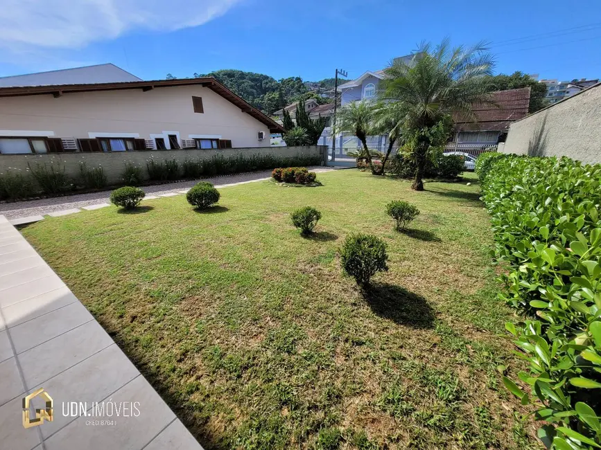 Casa com 4 quartos à venda, 675m2 em Garcia, Blumenau - SC - imagem 4 Foto 4 de Casa com 4 quartos à venda, 675m2 em Garcia, Blumenau - SC