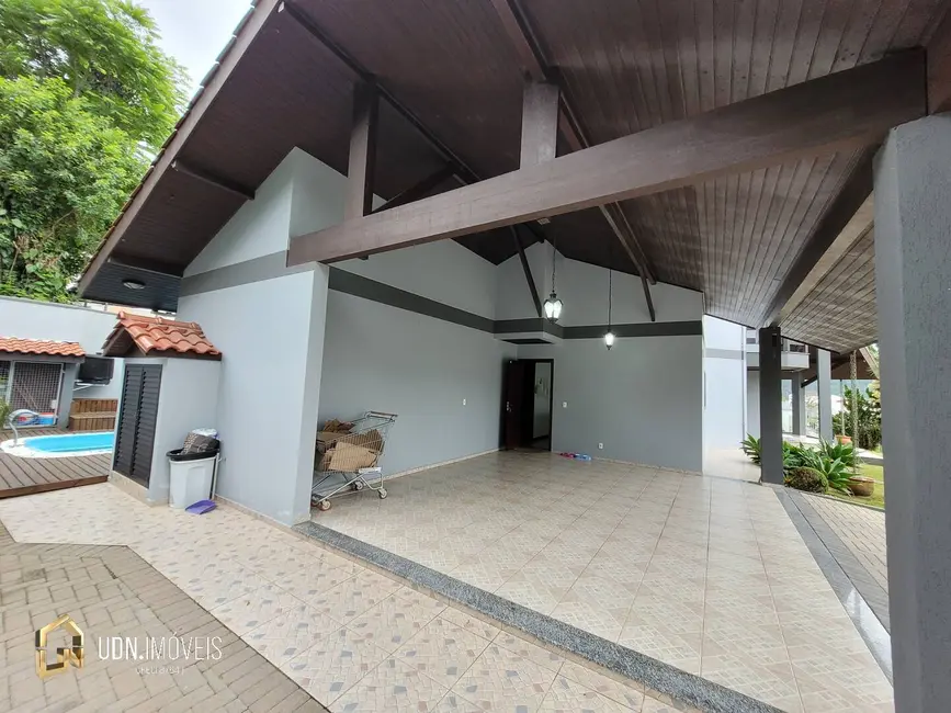 Casa com 3 quartos à venda, 287m2 em Velha, Blumenau - SC - imagem 9 Foto 9 de Casa com 3 quartos à venda, 287m2 em Velha, Blumenau - SC