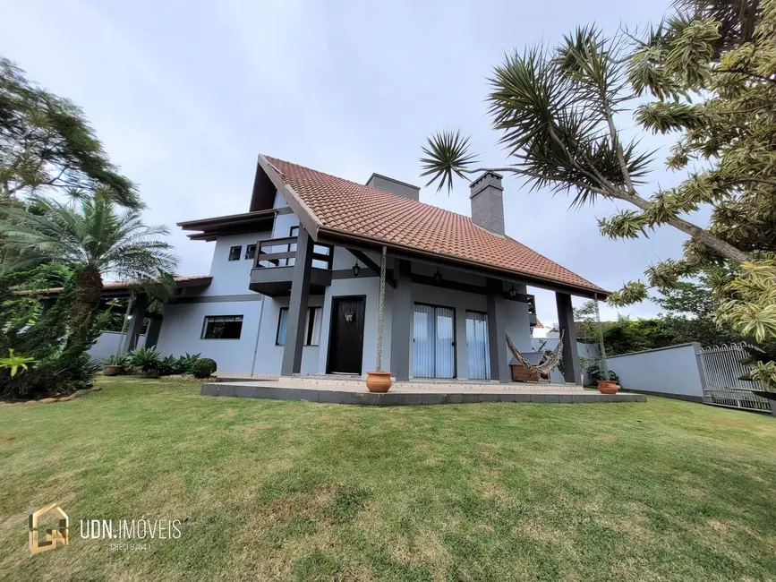 Casa com 3 quartos à venda, 287m2 em Velha, Blumenau - SC - imagem 3 Foto 3 de Casa com 3 quartos à venda, 287m2 em Velha, Blumenau - SC