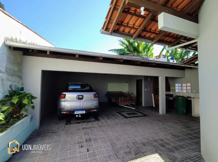 Casa com 3 quartos para alugar, 120m2 em Velha, Blumenau - SC - imagem 4 Foto 4 de Casa com 3 quartos para alugar, 120m2 em Velha, Blumenau - SC