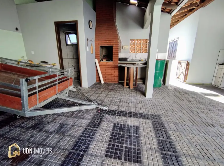 Casa com 3 quartos para alugar, 120m2 em Velha, Blumenau - SC - imagem 5 Foto 5 de Casa com 3 quartos para alugar, 120m2 em Velha, Blumenau - SC