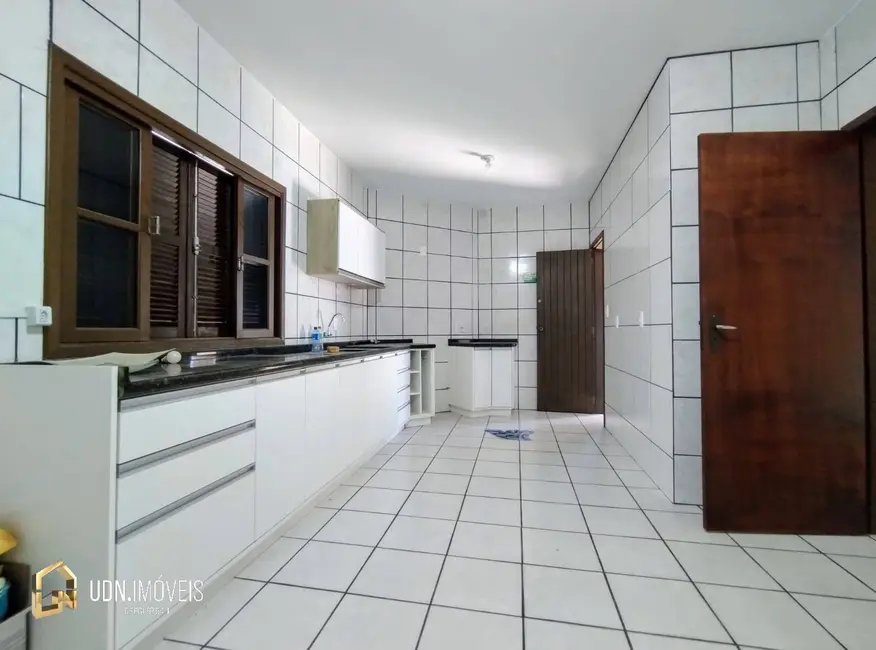 Casa com 3 quartos para alugar, 120m2 em Velha, Blumenau - SC - imagem 8 Foto 8 de Casa com 3 quartos para alugar, 120m2 em Velha, Blumenau - SC