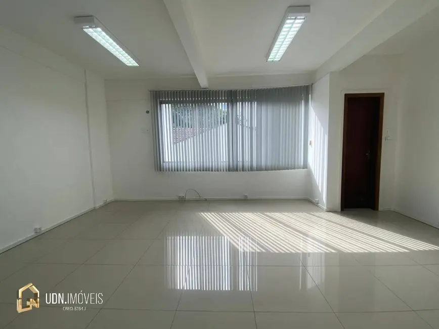 Sala Comercial para alugar, 34m2 em Centro, Blumenau - SC - imagem 4 Foto 4 de Sala Comercial para alugar, 34m2 em Centro, Blumenau - SC