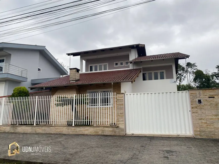 Foto 2 de Casa com 4 quartos à venda, 279m2 em Velha, Blumenau - SC