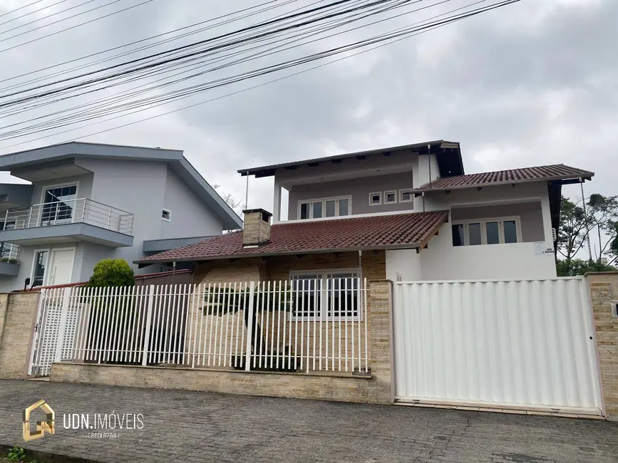 Foto 1 de Casa com 4 quartos à venda, 279m2 em Velha, Blumenau - SC