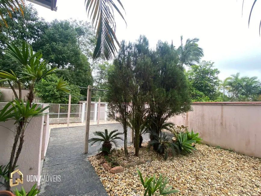 Casa com 4 quartos à venda, 279m2 em Velha, Blumenau - SC - imagem 9 Foto 9 de Casa com 4 quartos à venda, 279m2 em Velha, Blumenau - SC