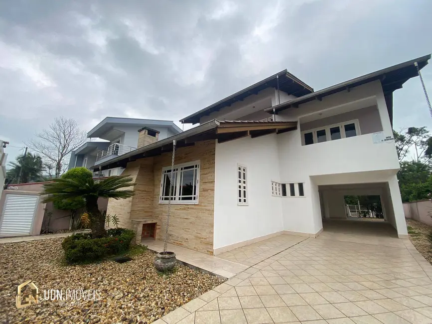 Casa com 4 quartos à venda, 279m2 em Velha, Blumenau - SC - imagem 3 Foto 3 de Casa com 4 quartos à venda, 279m2 em Velha, Blumenau - SC
