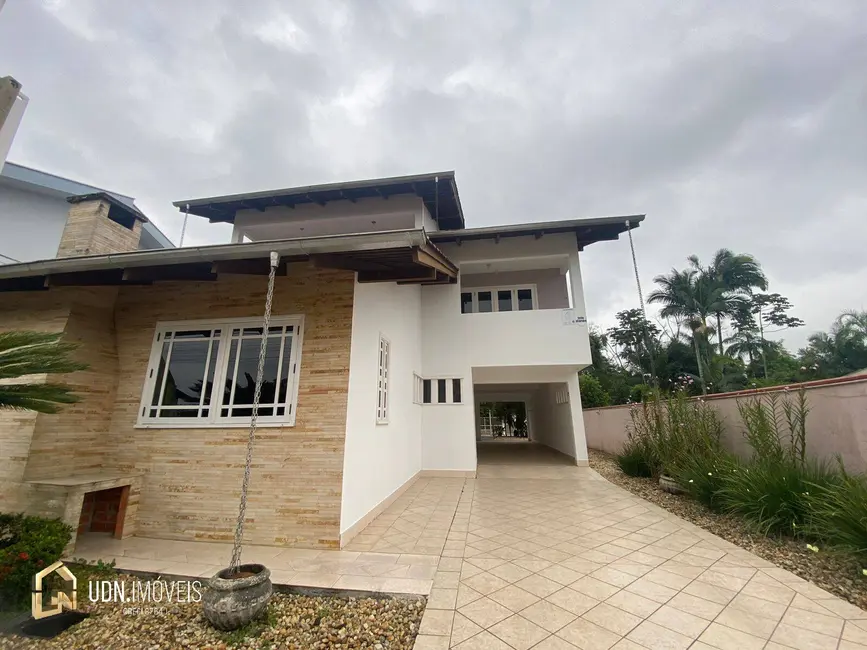 Casa com 4 quartos à venda, 279m2 em Velha, Blumenau - SC - imagem 4 Foto 4 de Casa com 4 quartos à venda, 279m2 em Velha, Blumenau - SC