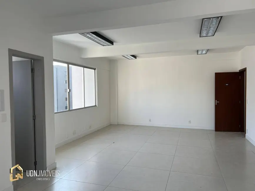 Foto 2 de Sala Comercial para alugar, 34m2 em Centro, Blumenau - SC
