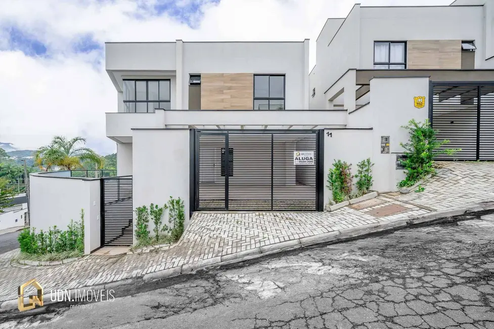 Foto 2 de Sobrado com 3 quartos para alugar, 139m2 em Tribess, Blumenau - SC