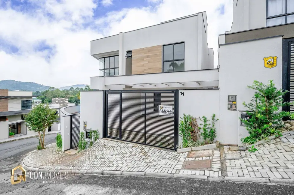 Foto 1 de Sobrado com 3 quartos para alugar, 139m2 em Tribess, Blumenau - SC