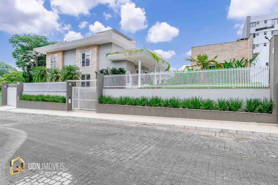 Casa com 4 quartos para alugar, 683m2 em Fortaleza, Blumenau - SC - imagem 3 Foto 3 de Casa com 4 quartos para alugar, 683m2 em Fortaleza, Blumenau - SC