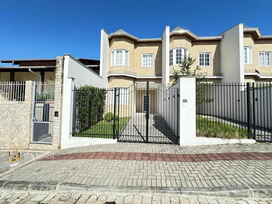 Sobrado com 3 quartos à venda, 137m2 em Água Verde, Blumenau - SC - imagem 3 Foto 3 de Sobrado com 3 quartos à venda, 137m2 em Água Verde, Blumenau - SC