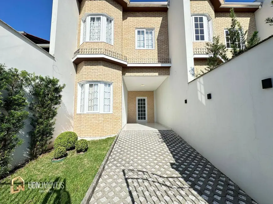 Sobrado com 3 quartos à venda, 137m2 em Água Verde, Blumenau - SC - imagem 2 Foto 2 de Sobrado com 3 quartos à venda, 137m2 em Água Verde, Blumenau - SC