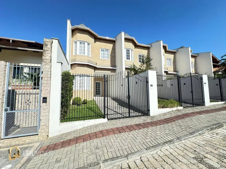 Sobrado com 3 quartos à venda, 137m2 em Água Verde, Blumenau - SC - imagem 4 Foto 4 de Sobrado com 3 quartos à venda, 137m2 em Água Verde, Blumenau - SC