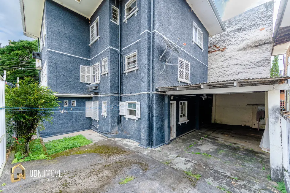 Apartamento com 6 quartos para alugar, 230m2 em Centro, Blumenau - SC - imagem 4 Foto 4 de Apartamento com 6 quartos para alugar, 230m2 em Centro, Blumenau - SC