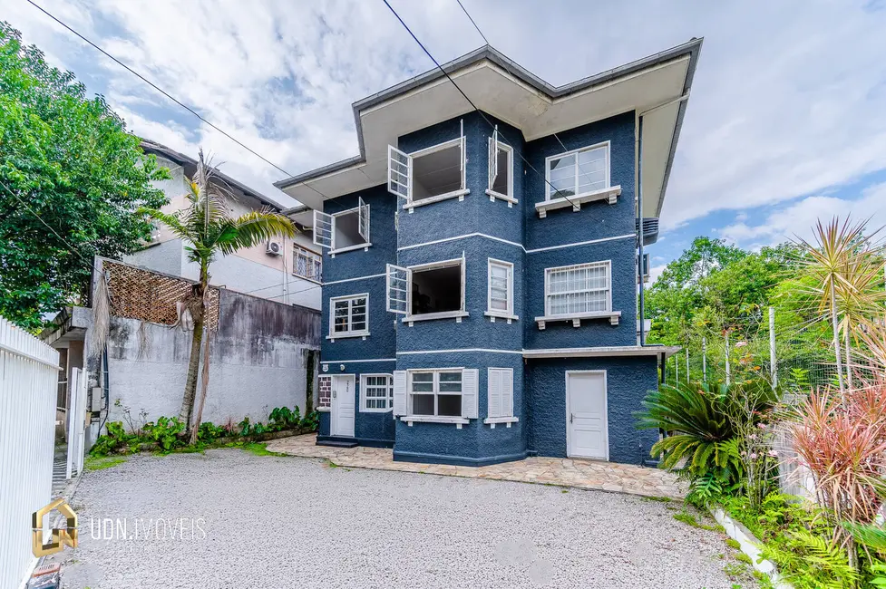 Apartamento com 6 quartos para alugar, 230m2 em Centro, Blumenau - SC - imagem 2 Foto 2 de Apartamento com 6 quartos para alugar, 230m2 em Centro, Blumenau - SC