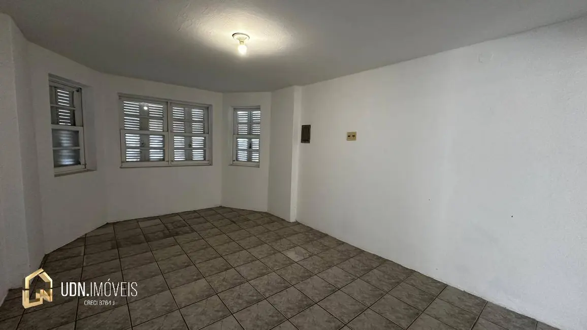 Apartamento com 6 quartos para alugar, 230m2 em Centro, Blumenau - SC - imagem 7 Foto 7 de Apartamento com 6 quartos para alugar, 230m2 em Centro, Blumenau - SC