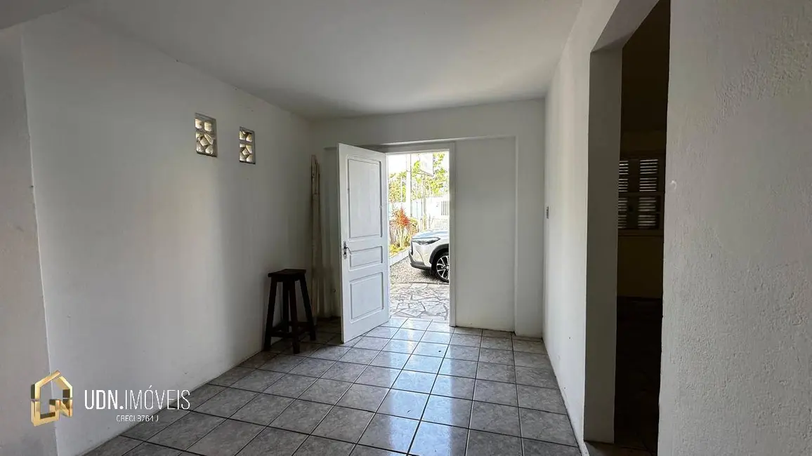 Apartamento com 6 quartos para alugar, 230m2 em Centro, Blumenau - SC - imagem 5 Foto 5 de Apartamento com 6 quartos para alugar, 230m2 em Centro, Blumenau - SC