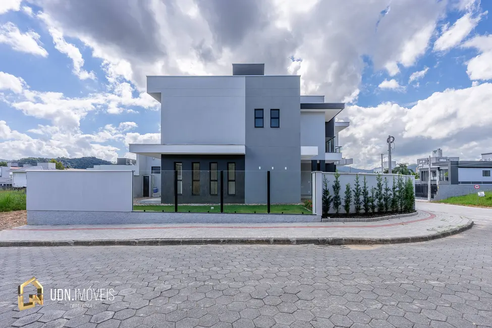 Foto 3 de Sobrado com 3 quartos à venda, 132m2 em Bela Vista, Gaspar - SC