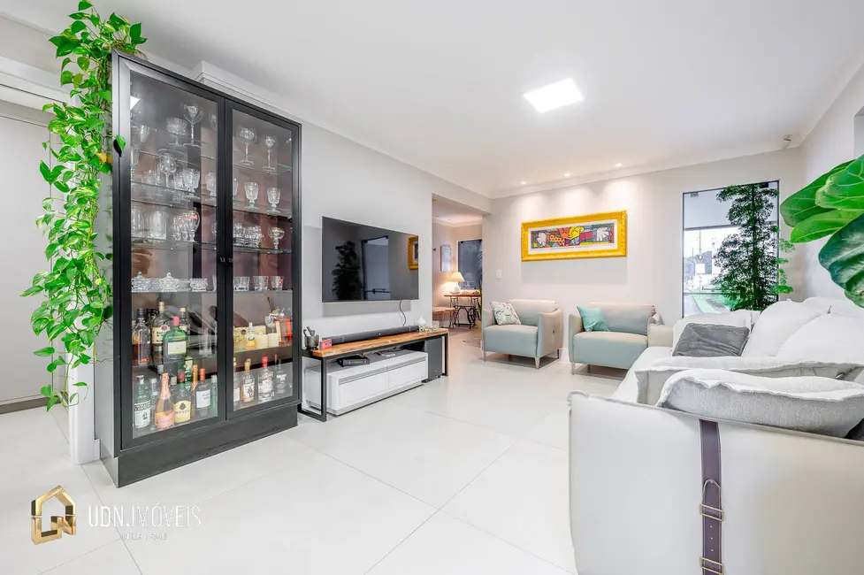 Casa com 3 quartos à venda, 210m2 em Velha Central, Blumenau - SC - imagem 9 Foto 9 de Casa com 3 quartos à venda, 210m2 em Velha Central, Blumenau - SC