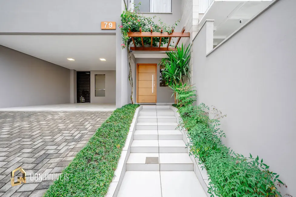 Casa com 3 quartos à venda, 210m2 em Velha Central, Blumenau - SC - imagem 3 Foto 3 de Casa com 3 quartos à venda, 210m2 em Velha Central, Blumenau - SC