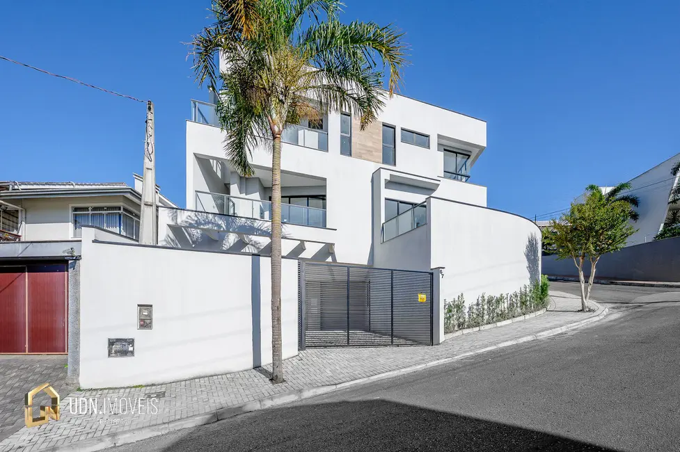 Casa com 3 quartos para alugar, 195m2 em Tribess, Blumenau - SC - imagem 4 Foto 4 de Casa com 3 quartos para alugar, 195m2 em Tribess, Blumenau - SC