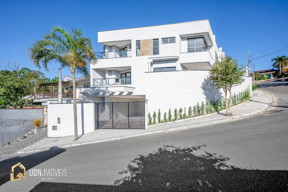 Casa com 3 quartos para alugar, 195m2 em Tribess, Blumenau - SC - imagem 3 Foto 3 de Casa com 3 quartos para alugar, 195m2 em Tribess, Blumenau - SC