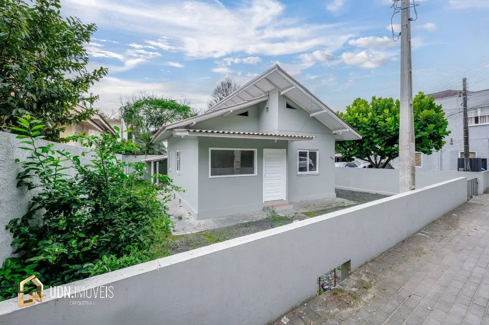 Casa com 2 quartos para alugar, 93m2 em Vorstadt, Blumenau - SC - imagem 3 Foto 3 de Casa com 2 quartos para alugar, 93m2 em Vorstadt, Blumenau - SC